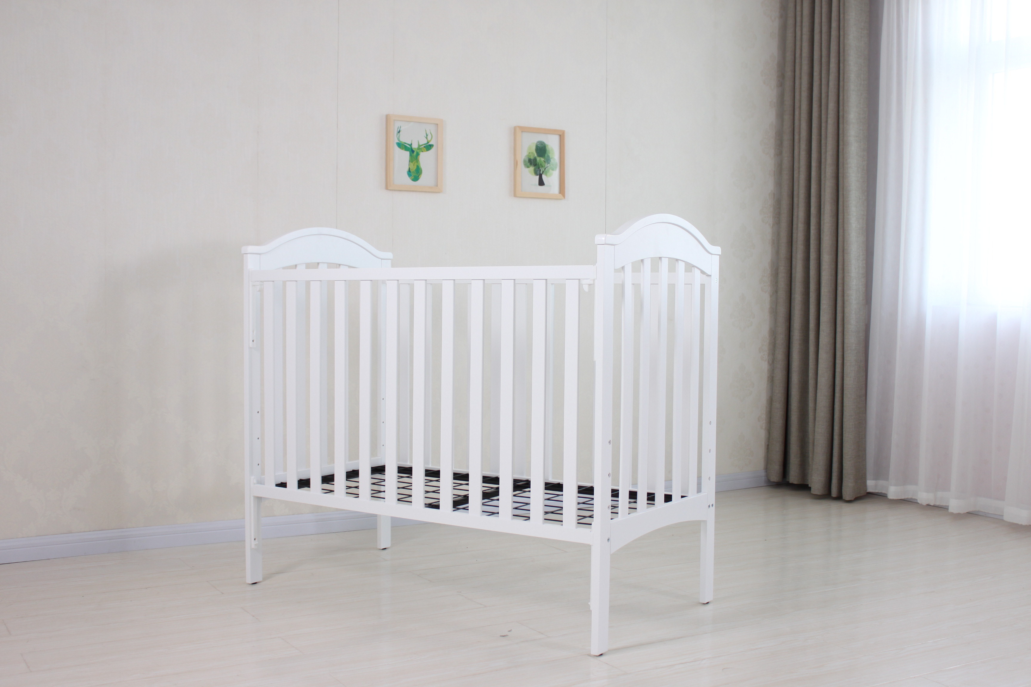 Curved Iron Frame Baby Crib 2