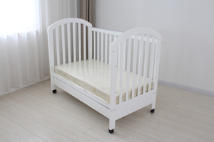 Chic Baby Crib with Wheel – The Must-Have Nursery Essential for Effortless Movement And Cozy Naps