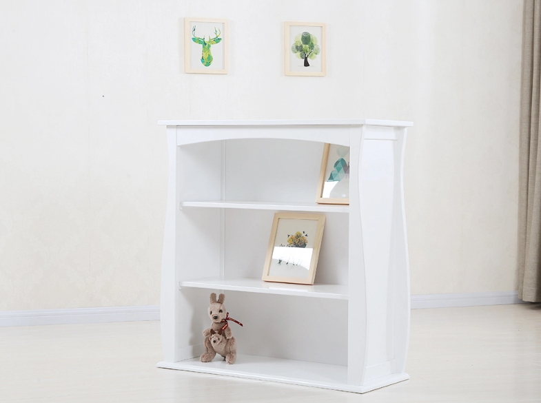 How can a toy shelf keep children’s items organized?