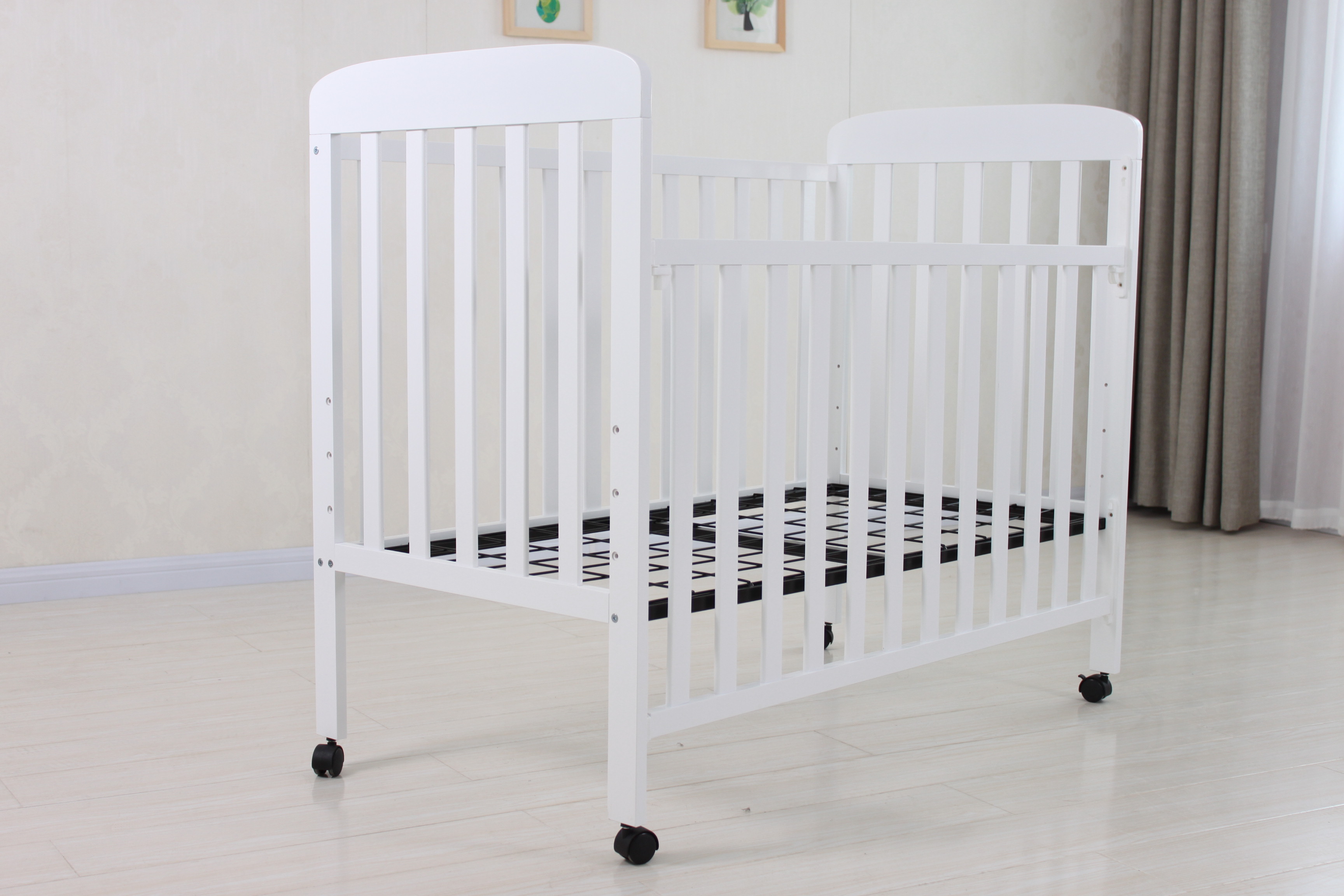 Are Lockable Wheels Important For A Baby Crib?